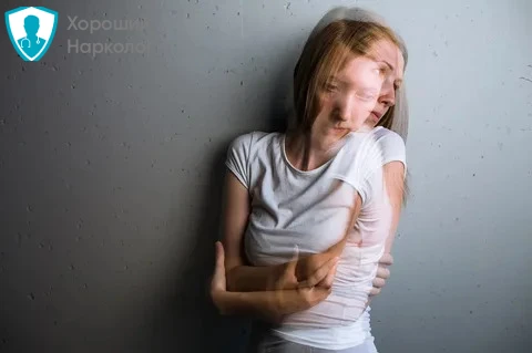Женщине в приступе шизофрении нужно лечение